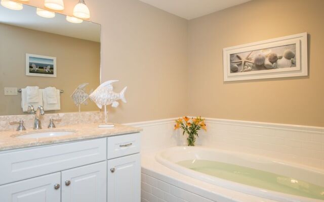 Inn at Harbor Hill Marina