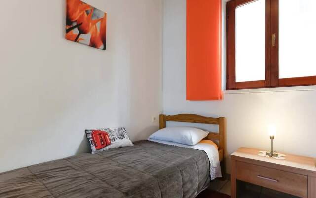 Nearby Beach, Modern Apartment Arena