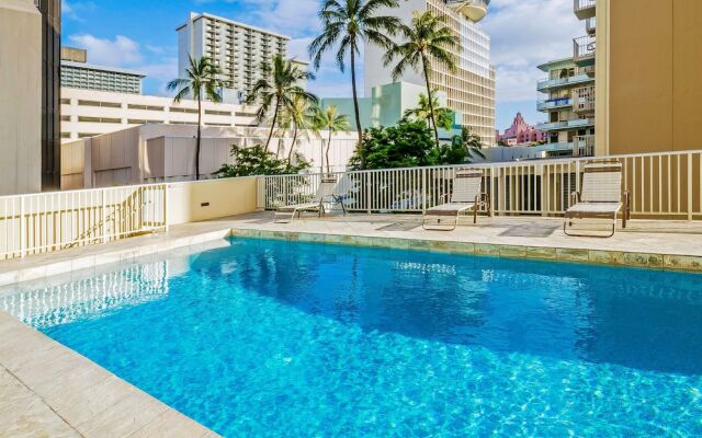 Marine Surf Waikiki w/ Beach Gear & Parking!