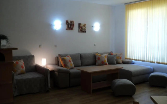 Meni Apartments and Guest Rooms