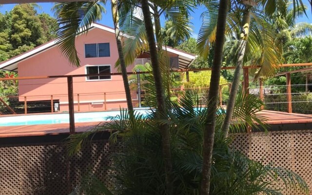 Bora Bora Holiday's Lodge and Villa