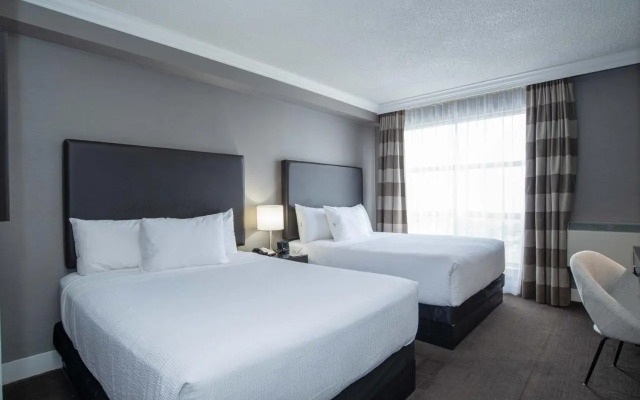 Stage West All-Suite Hotel & Theatre Restaurant