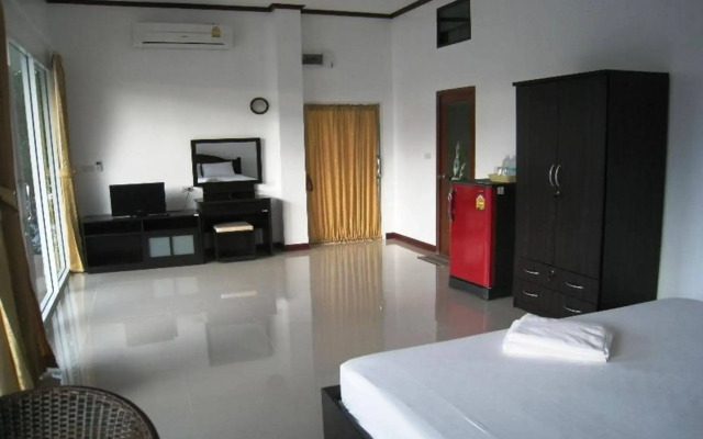 OYO 918 Kachapol Hotel