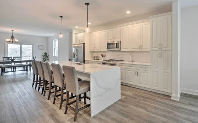 New Townhome < Half Mi to Beach!