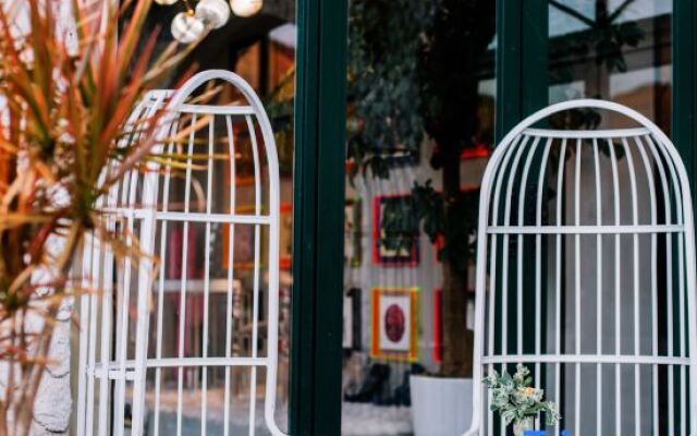 Dongmo · Internet Red Travel Beach Hotel (Dali Erhai Branch)