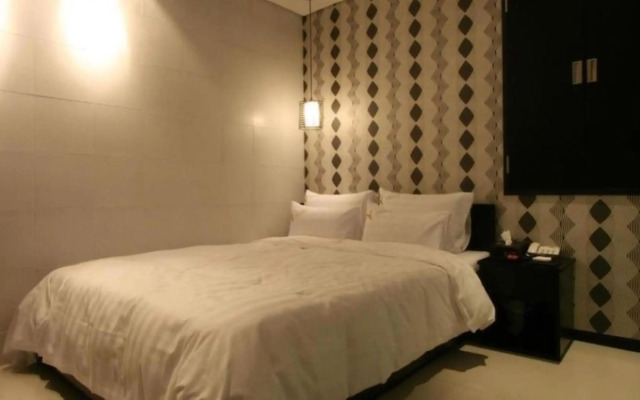 Y Hotel
