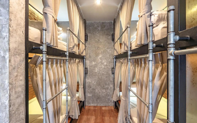 Siam Plug In Hostel