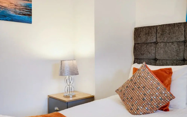 Eastons 2 Bedroom Apt. with Sofa Bed