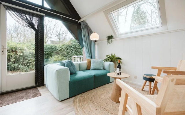 Comfortably Furnished Holiday Home by the sea