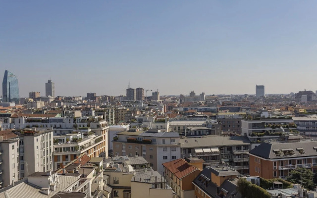 Skyline view Biancamano 1 bdr with balcony by Rentopolis
