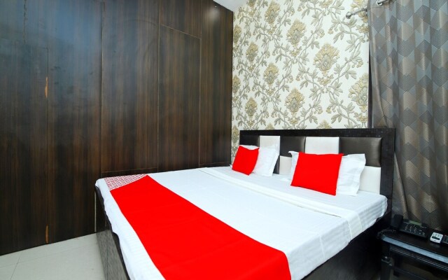 Oyo 43846 Hotel R2d