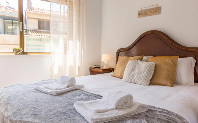 Metro Lapa House with sunny balcony and A/C