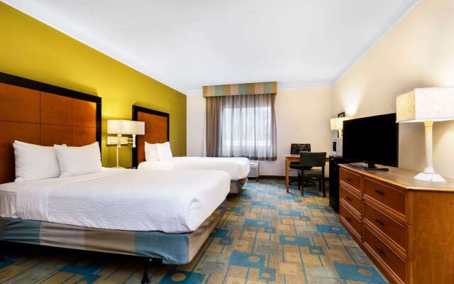 La Quinta Inn & Suites by Wyndham St. Pete-Clearwater Airpt