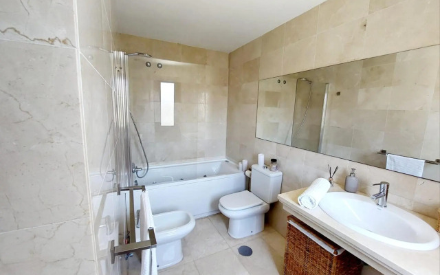 Duplex with sea views, garden and terrace