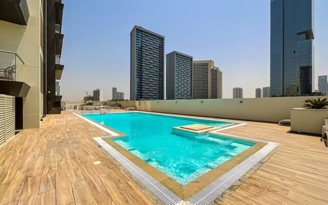 WelHome - Evergreen Apartment Amidst Vibrant JVC With Pool