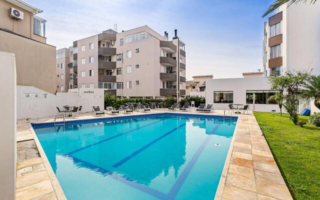 Apto em Condominio pe na Areia, c/ Piscina Mhr308