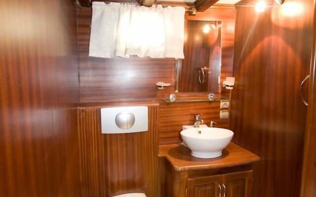 Plaghia Charter Boat&Breakfast