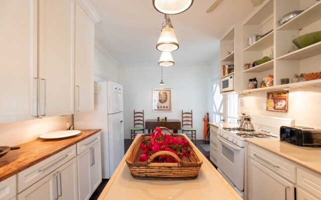 Folly & Guest House 6 Bedroom Home