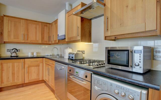 Beautiful Apartment in Dartmouth With a Courtyard