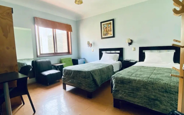 Hotel Tinkus Inn