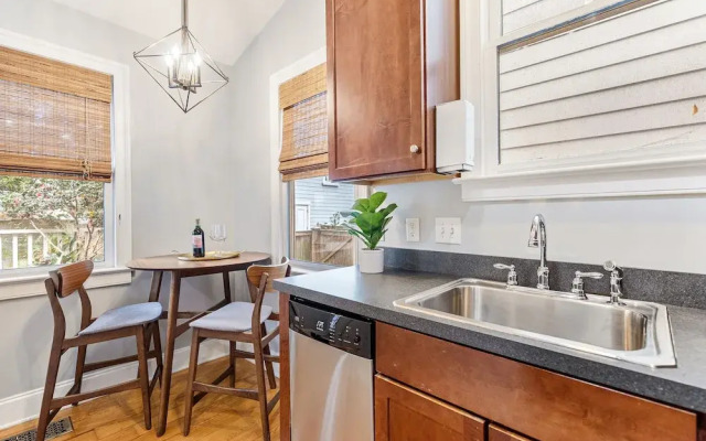 Spacious Apartment Downtown