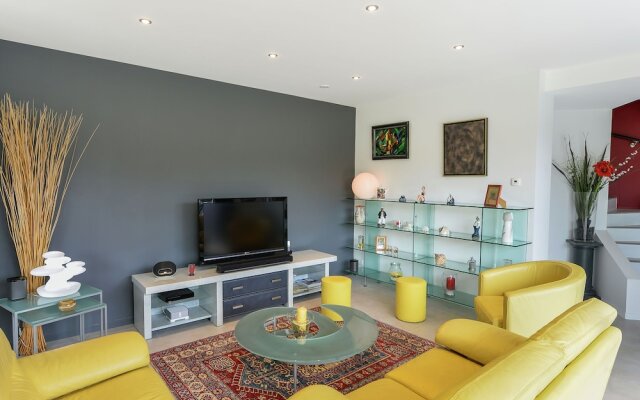 Welcoming Villa in Fouesnant With Swimming Pool