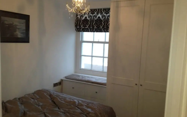 Seaview Regency Apartment With Private Parking