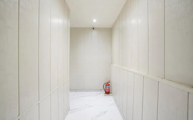 Fabhotel Hans Residency