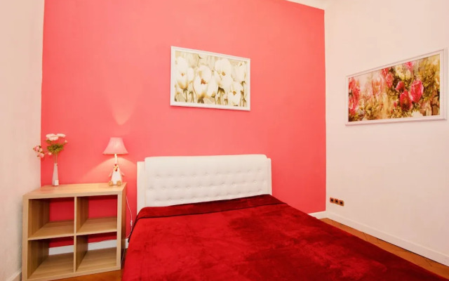 LUXKV Apartment on Gnezdnikovskiy