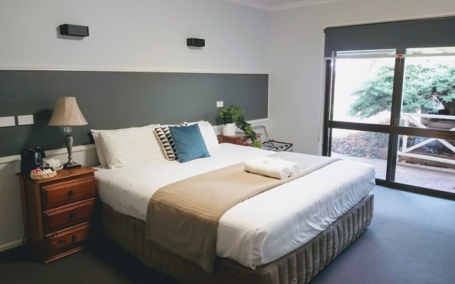 ibis Styles Albury Lake Hume Resort – Guest Rooms – Lake Hume Village
