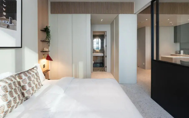 Charming 1BR w Balcony in Business Bay