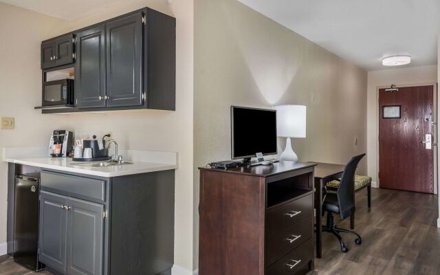 Quality Inn & Suites Quincy - Downtown