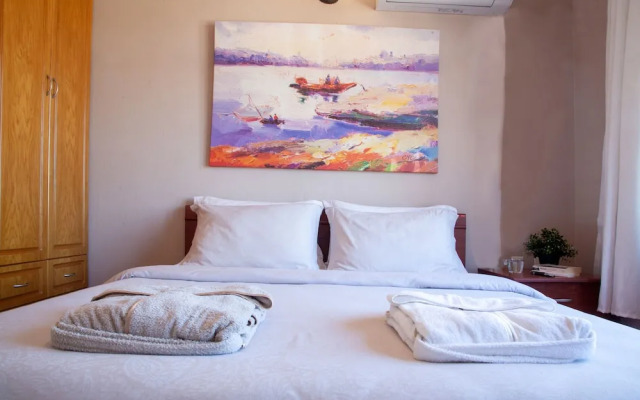 Aheste_simple Sea View Flat in Lovely Old Town