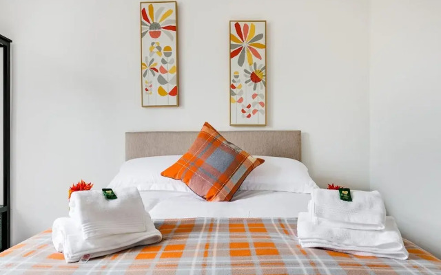 Super Central Hotel Style EnSuite Bedroom #9
