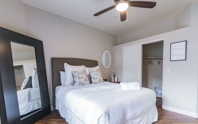 Luxury Scottsdale Suite + Pool + Gym