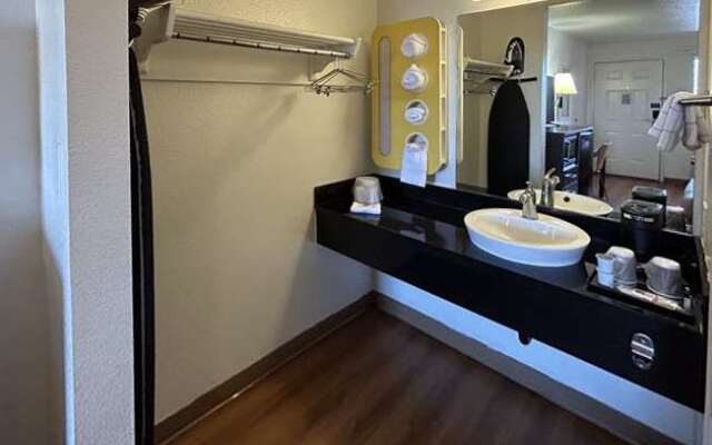Studio 6 Suites – Bellflower, Ca  - Los Angeles