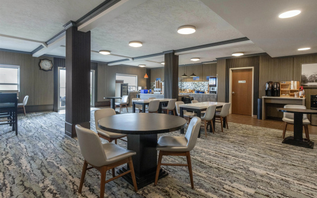 Hotel Dawson Creek, SureStay Collection by Best Western