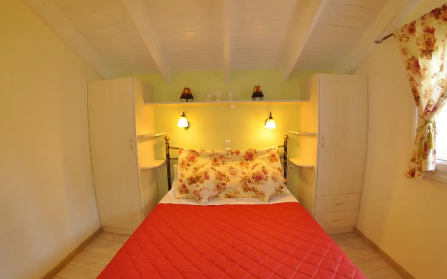 Mazis Apartments