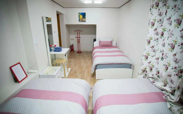 Kimchee Sinchon Guesthouse