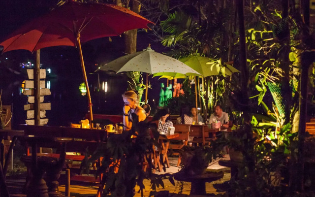 Hollanda Montri Guesthouse
