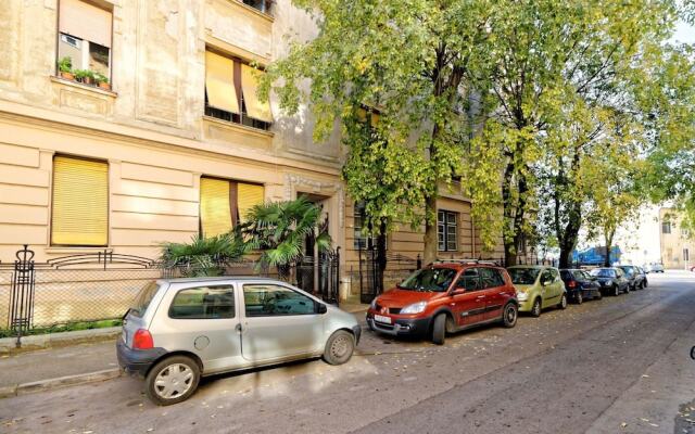Apartment Akvileia