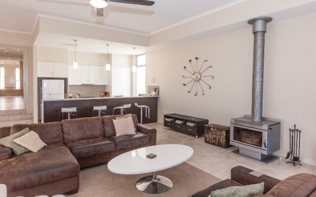 Golfers Paradise (18th Tee) - 52 Huntingdale Drive