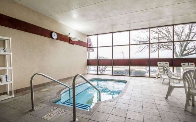 Comfort Inn & Suites Madison - Airport