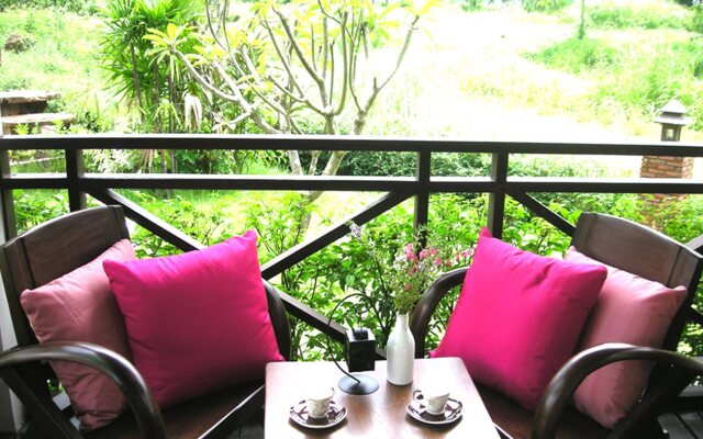 Baan Rim Klong Resort