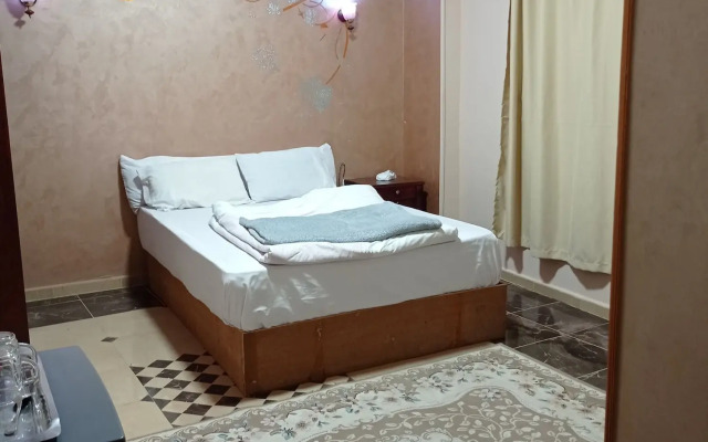 Royal pyramids Inn