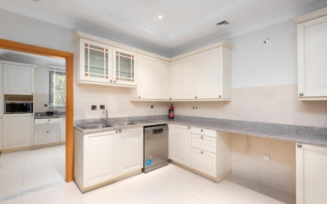 Maison Privee - Prvt Pool & Beach! in Luxury Palm Jumeirah Villa