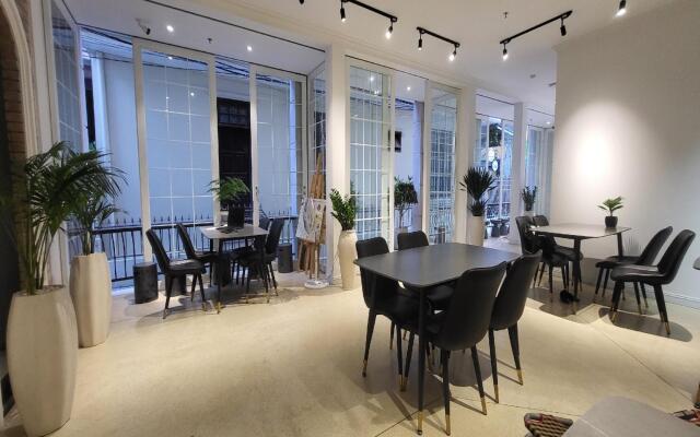 Amy Hotel And Apartment Hue