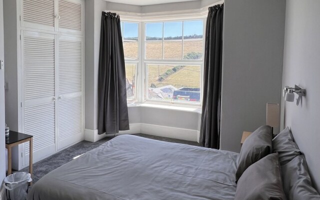 Sea View Hotel - Sandpebbles
