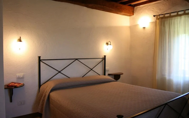 Stunning private villa with private pool, WIFI, TV, pets allowed and parking, close to Cortona