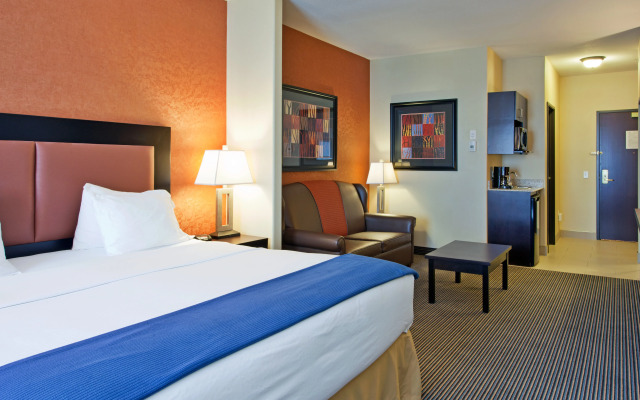 Holiday Inn Express Airport-Calgary, an IHG Hotel